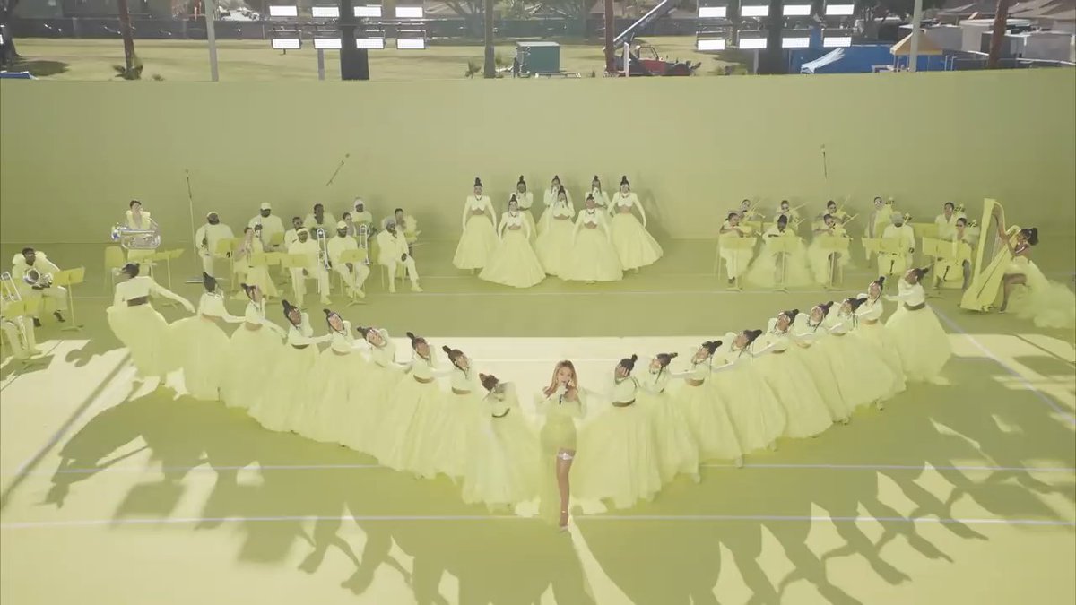 THR's tweet photo. Beyoncé's performance of "Be Alive" from #KingRichard at the #Oscars https://t.co/UGKi3ti7nM https://t.co/qxrqOBUaji