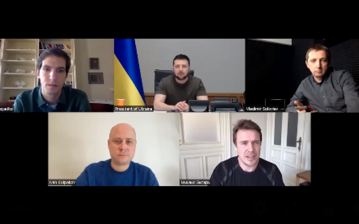 05366_com_ua's tweet photo. Володимир Зеленський дав інтерв'ю російським журналістам https://t.co/rnwLVmIlUh https://t.co/aAdRmQl5P0