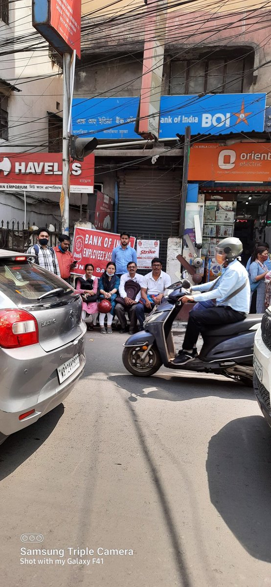 MANOJSAMANTA2's tweet photo. SAVE BANK SAVE INDIA....SALKIA BRANCH... https://t.co/3Q6IZSx2NS