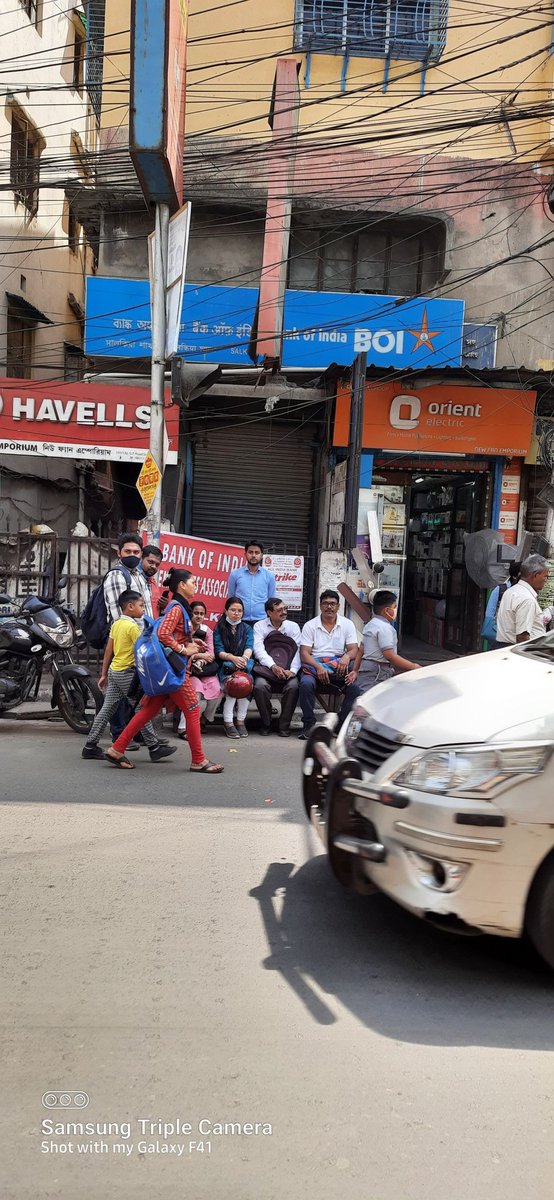 MANOJSAMANTA2's tweet photo. SAVE BANK SAVE INDIA....SALKIA BRANCH... https://t.co/3Q6IZSx2NS