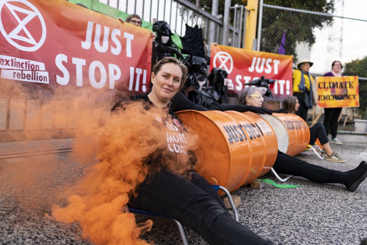 XRebellionAus's tweet photo. JUST STOP IT!

No more coal, gas or oil!

Rebels have blocked @ExxonMobil_Aus, preventing the movement of fossil product responsible for floods, fire and the #ClimateEmergency!

This is the first in a string of disruptive actions that will target fossil fuel infrastructure!

🧵⬇️ https://t.co/gqU6boTAkG