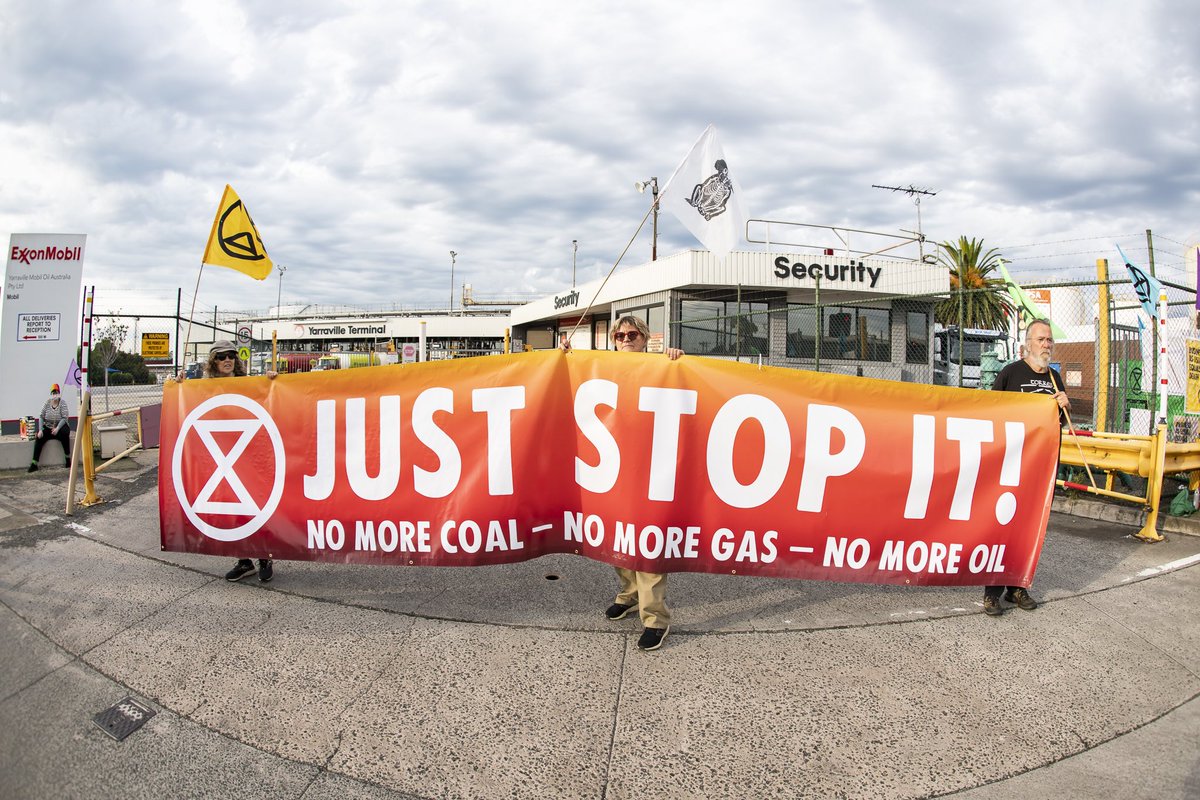 XRebellionAus's tweet photo. JUST STOP IT!

No more coal, gas or oil!

Rebels have blocked @ExxonMobil_Aus, preventing the movement of fossil product responsible for floods, fire and the #ClimateEmergency!

This is the first in a string of disruptive actions that will target fossil fuel infrastructure!

🧵⬇️ https://t.co/gqU6boTAkG
