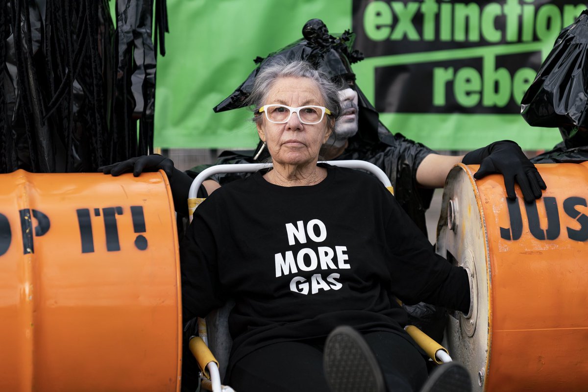JUST STOP IT!

No more coal, gas or oil!

Rebels have blocked <a href="/ExxonMobil_Aus/">ExxonMobil Australia</a>, preventing the movement of fossil product responsible for floods, fire and the #ClimateEmergency!

This is the first in a string of disruptive actions that will target fossil fuel infrastructure!

🧵⬇️