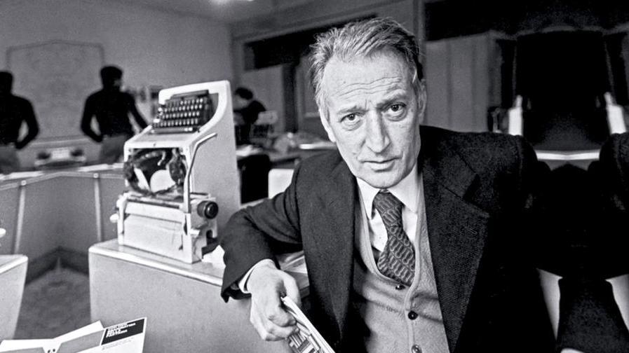 "La parola singola agisce solo quando ne incontra una seconda che la provoca, la costringe ad uscire dai binari dell’abitudine, a scoprirsi nuove capacità di significato."
Gianni Rodari

#Scrivere #Leggere #racconti #libri #creatività #storie #scrittori
<a href="/CasaLettori/">Casa Lettori</a>