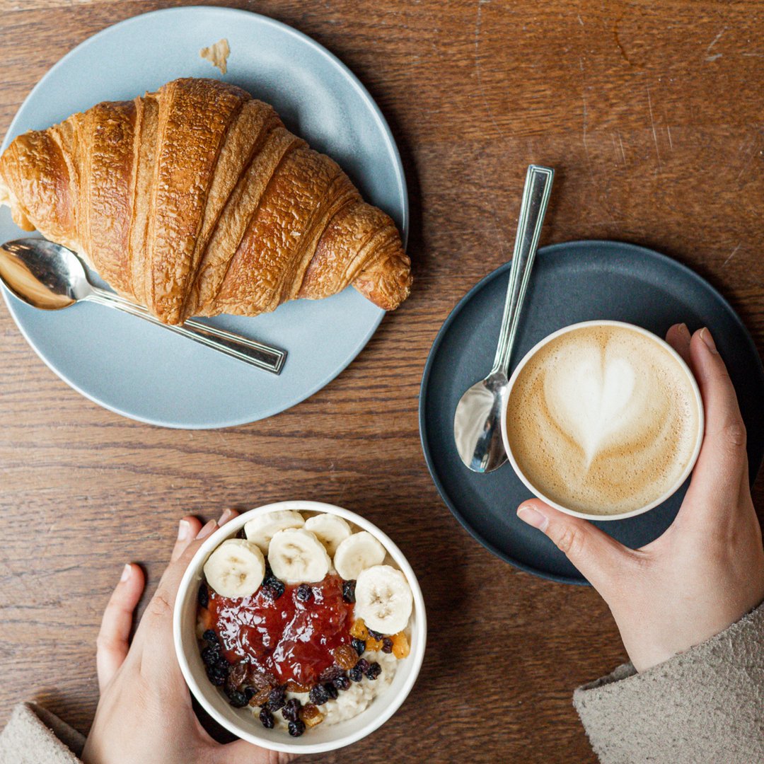 ByterDigitalold's tweet photo. Nothing beats oatmeal and coffee in the morning! The perfect breakfast. 

#breakfast #oatmeal #coffee #morning #banana #SocialMedia #marketing #digitalmarketing #SMM https://t.co/pdPof1i2Zu