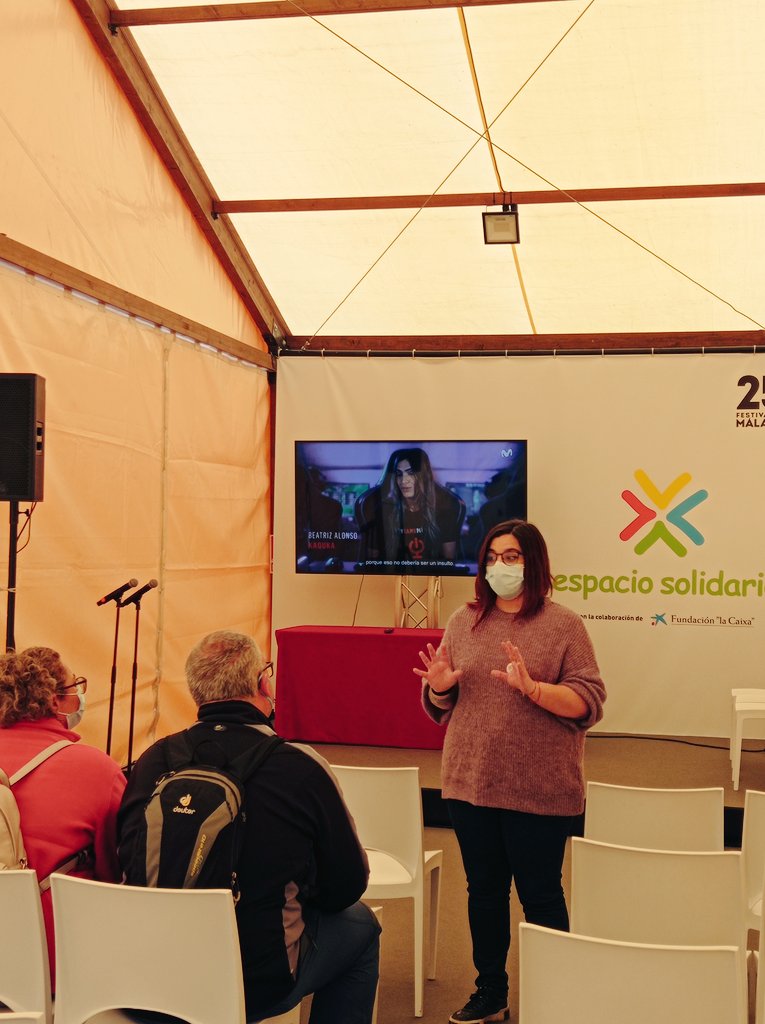 aerafam's tweet photo. Feliz lunes familia🌸
Os resumimos nuestra experiencia en #espaciosolidario del #FestivalDeMalaga visibilizando actitudes machistas y violencias hacia las mujeres en los #videojuegos y ofreciendo alternativas inclusivas y de respetos a las #mujeresgamer

#nickfem #mygamemyname https://t.co/0g7UVio8Yc
