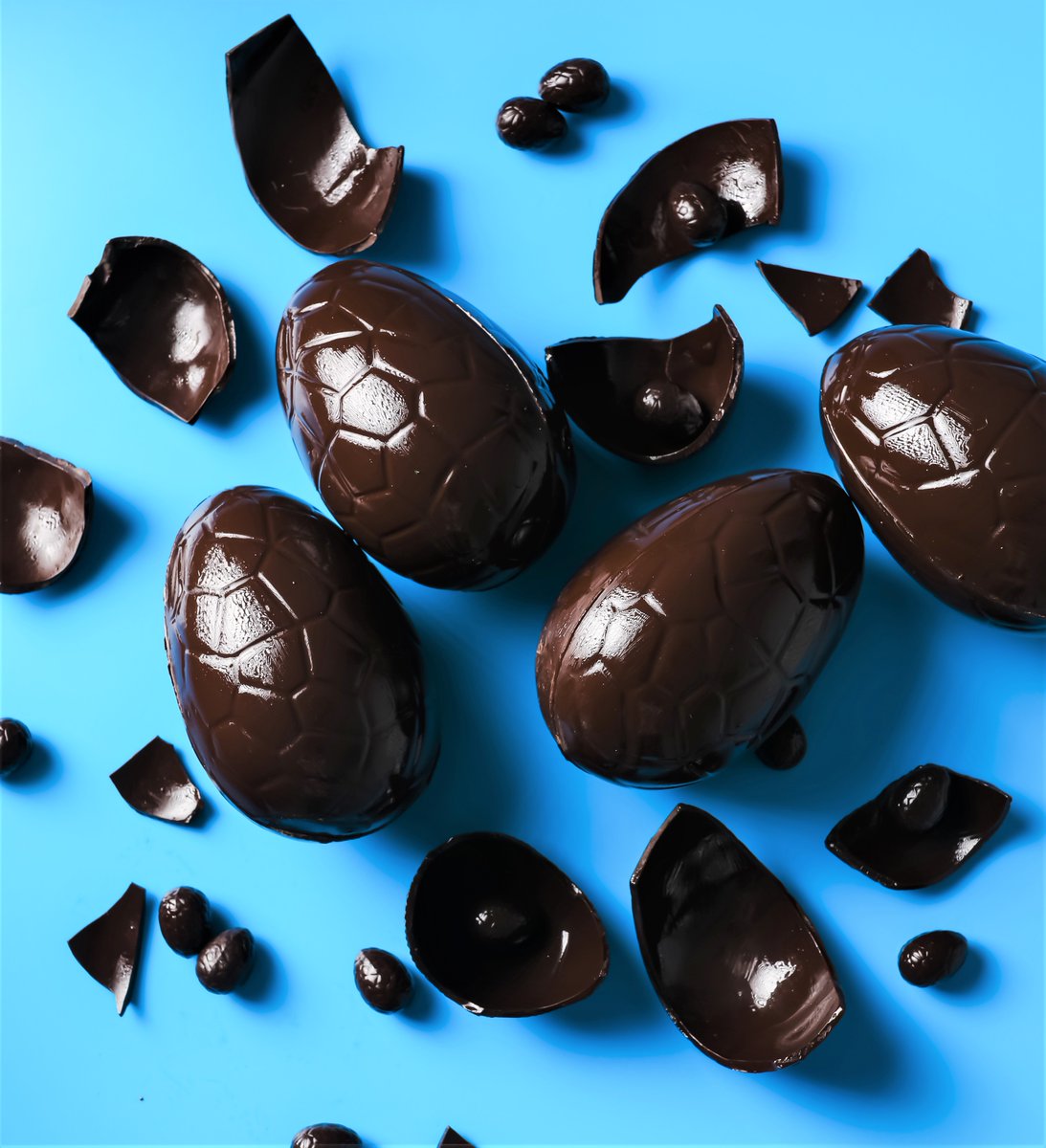 divinechocolate's tweet photo. Give the Easter Bunny a break and give out some eggs of your own!
Our eggs are #palmoil free, #fairtrade and made with #natural ingredients.
Available: @oxfam @ocado & @waitrose @tesco
#easter #ethicaleaster #delicious #chocolate #eastereggs #easteregg #ethical #ethicalhacking https://t.co/LzwGBVMr0p