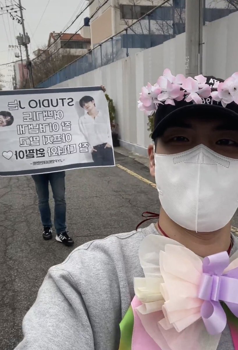 데이식스입대개웃기게함
성진: 개뜬금없음
영현: 빡빡머리 보여주면서 수줍어함
도운: 가족오락관
원필: 금쪽이