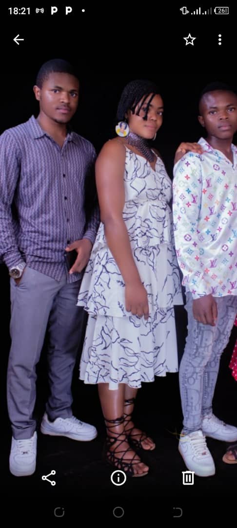 FestoriaKalamba's tweet photo. Ma famille avril 2022 https://t.co/qSsmaphdpp