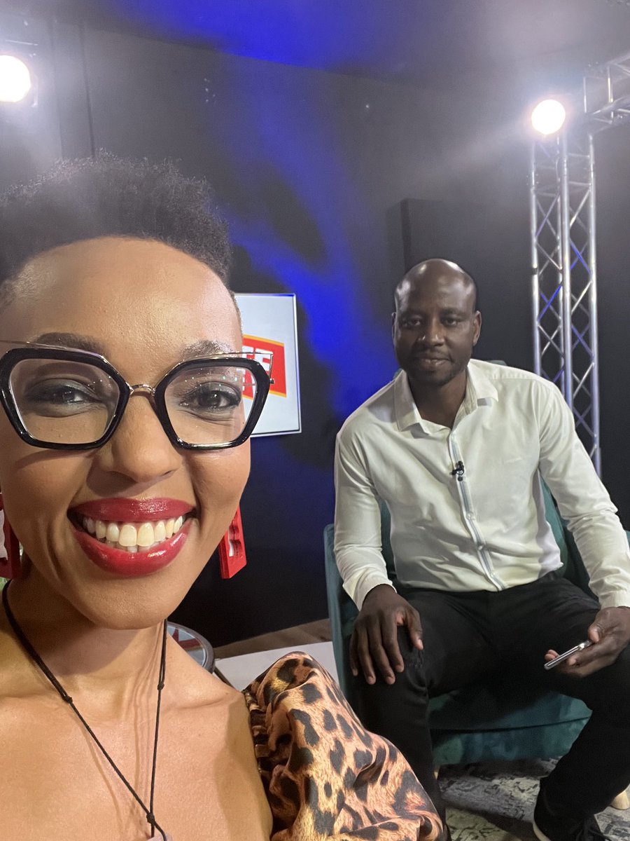 PabiMoloi's tweet photo. Talking about #EmployeeWellness and #MentalHealth in the workplace with @NyikoMabunda - Social Worker- on #TMSOnE https://t.co/E4jF3L45U7