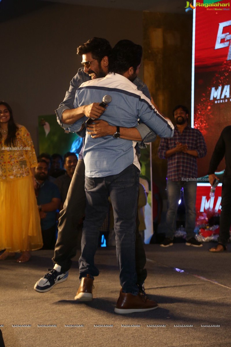 Rasigan___'s tweet photo. @RanaDaggubati Lub u bro❤ #Suriya41 @Suriya_offl https://t.co/j3BZdSXlzL