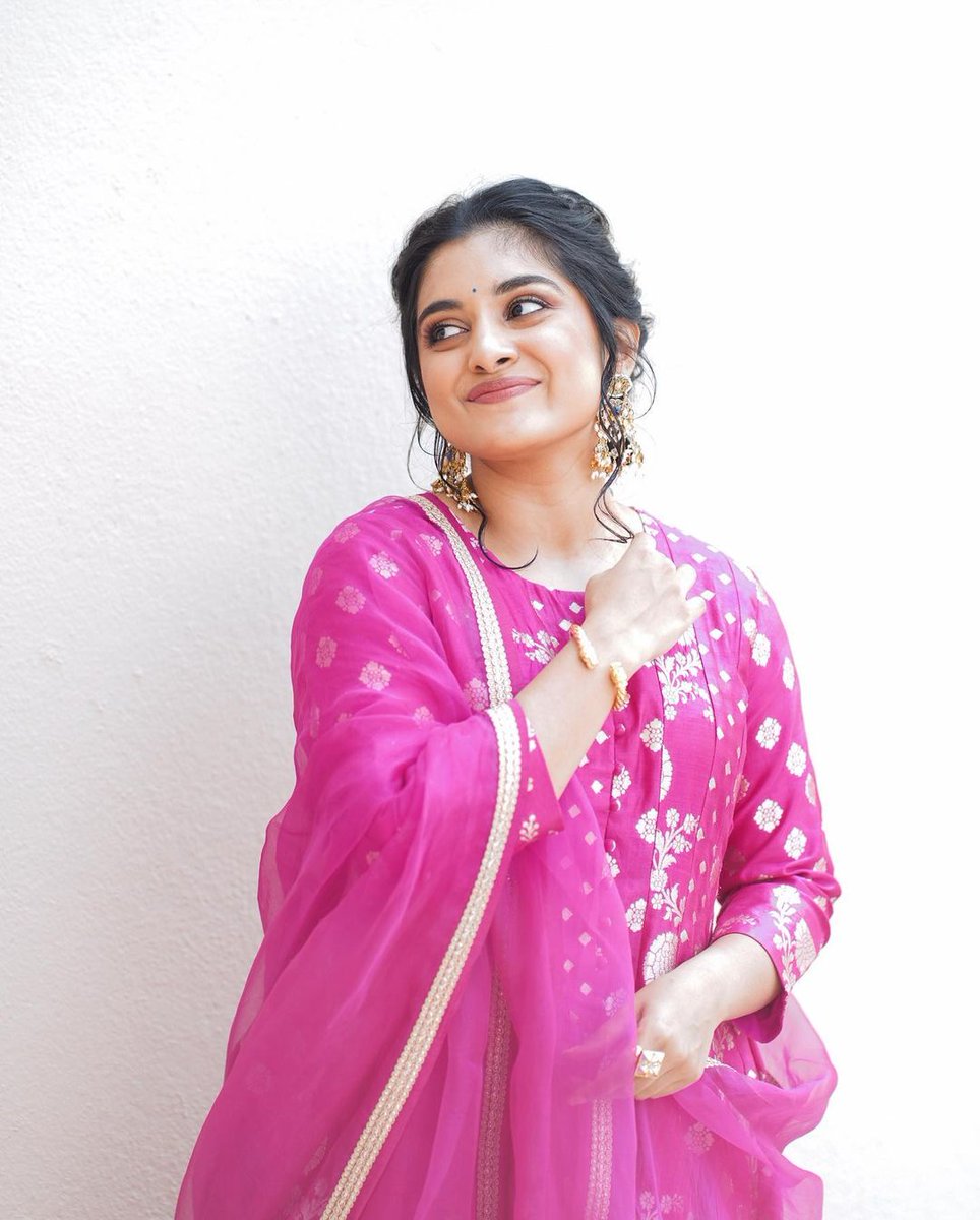 Venditeravartha's tweet photo. Nivetha Thomas #styleslooks #ActressGallery https://t.co/BEOkZxu2K7