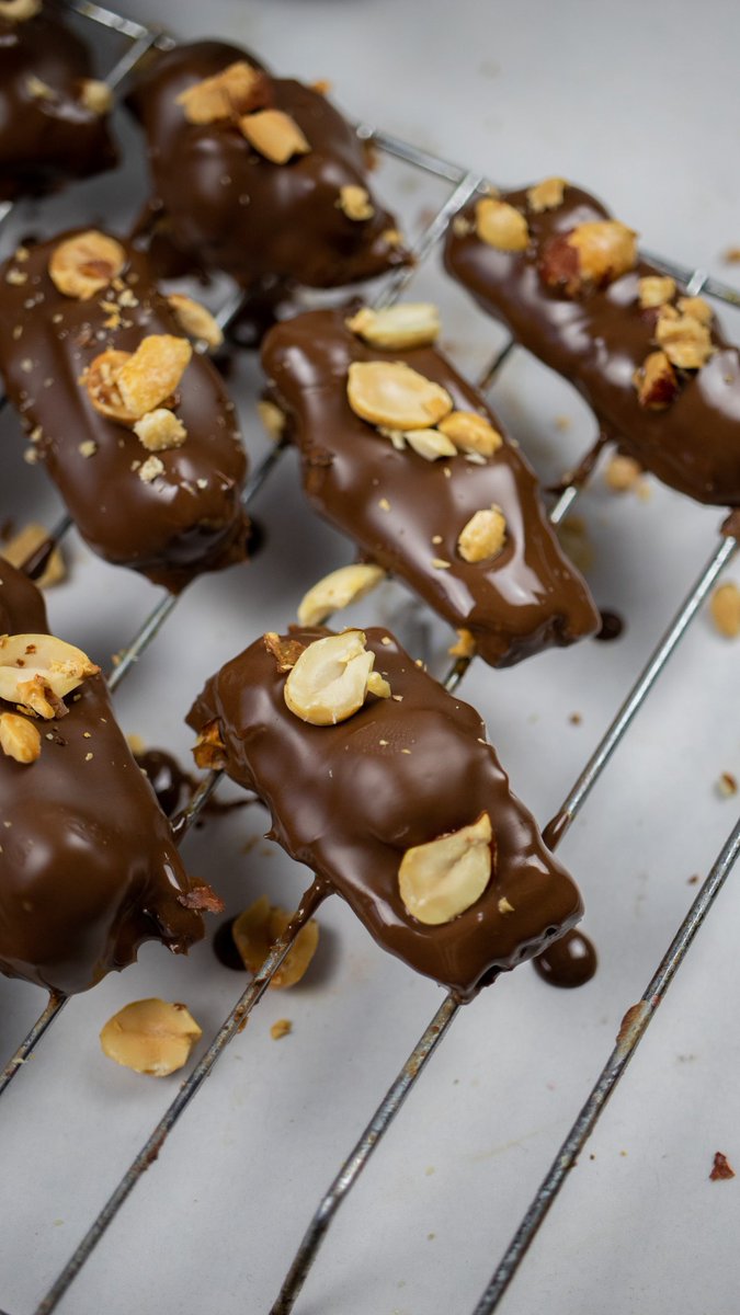 SmartbiteSnacks's tweet image. Anyone else has a massive fondness for #Snickers bars? 🥜🍫 ⁣They are addicting in the best way possible, made from #healthy pantry-friendly ingredients and oh so easy to make. ⁣

𝗩𝗲𝗴𝗮𝗻 𝗦𝗻𝗶𝗰𝗸𝗲𝗿𝘀 𝗥𝗲𝗰𝗶𝗽𝗲: bit.ly/vegan-Snickers…