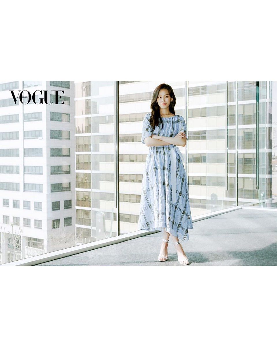 seohyunjine's tweet photo. Seo Hyunjin x The Izzat Collection 22 Spring x Vogue Korea
The elegant modern city look ✨
© Vogue Korea, The Izzat Collection
#TheIzzatCollection #아이잗컬렉션 #SeoHyunJin #서현진 #TheIzzatCollection22Spring #봄컬렉션 https://t.co/uH4lVAHO1t