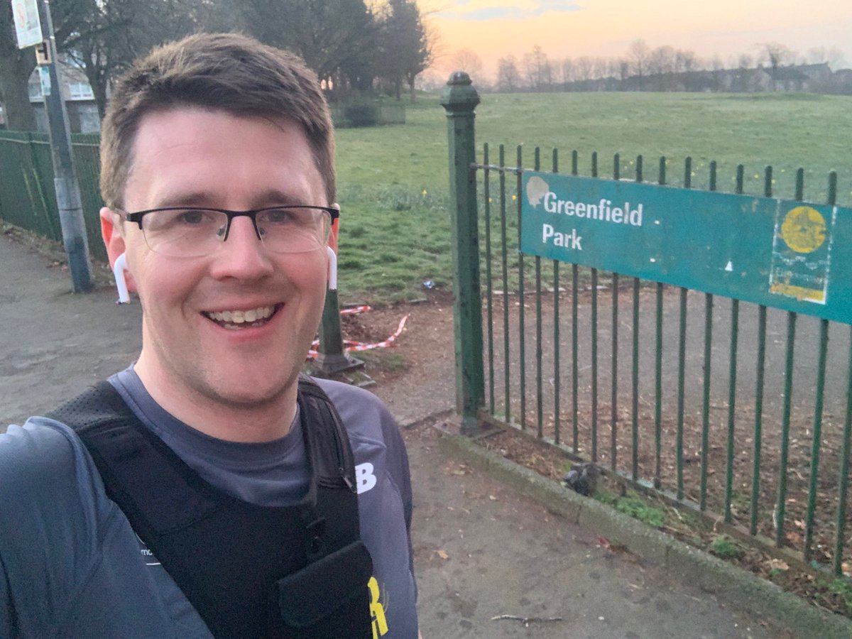 DavidLinden's tweet photo. 🏃🏻‍♂️ Early rise this morning for a good run around #Greenfield, #Carntyne &amp; #Springboig. Watching the sun rise across our city with @BBCRadioScot &amp; @BBCGaryR in my ears. https://t.co/O0NzQ4GXLY