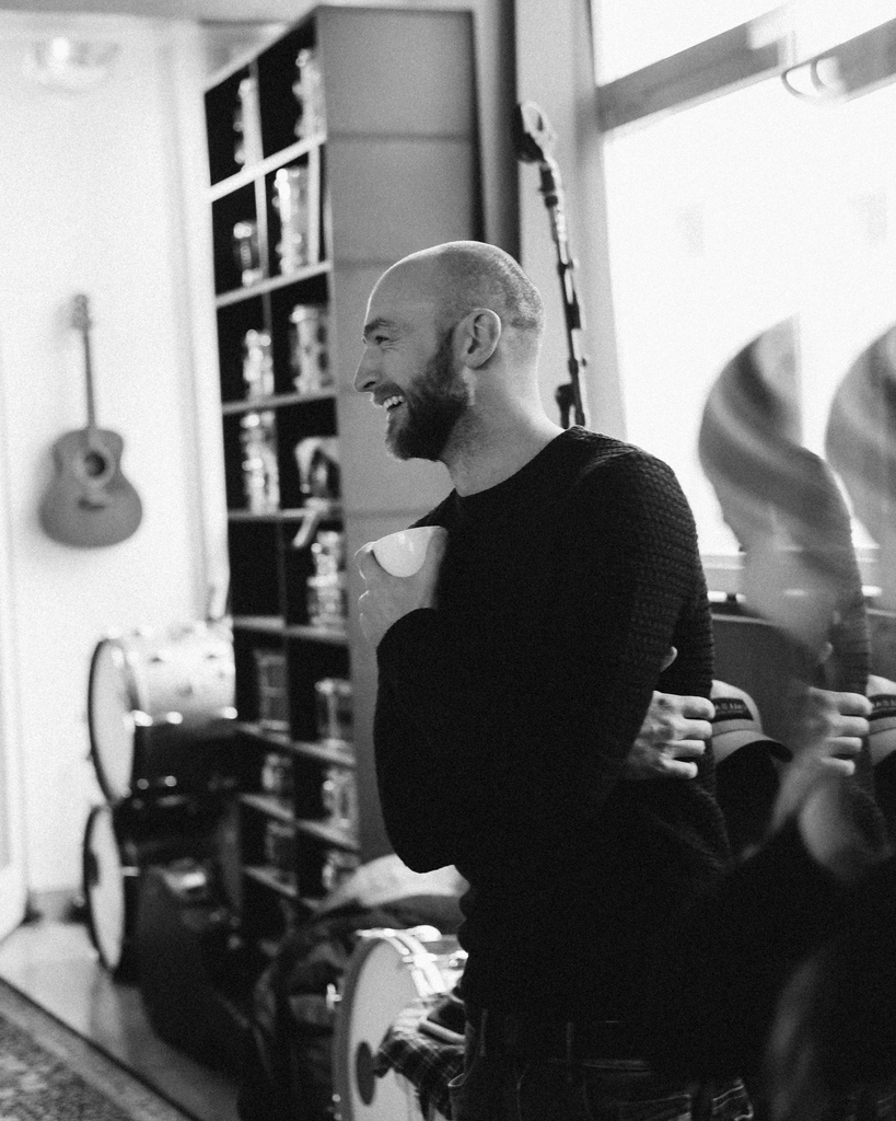 For 2 years now I've been drinking coffee in studios.

14.4.

I'll finally be back on stage in Vienna.

More soon ✌️❤️🤘

📷 the inimitable @fabianholoubek