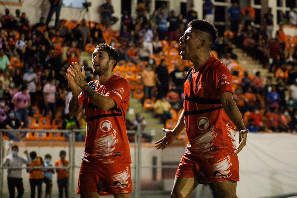 aficion_naranja's tweet photo. #ClasicoTamaulipeco 

Seguimos dominando la historia @CFCorrecaminos 

39 encuentros, 17 para el más grande #Correcaminos 11 para el T.M.F.C. y 11 empates. LE PESE A QUIEN LE PESE!! #ElEquipoDeVictoria https://t.co/UYQqdmEkdJ