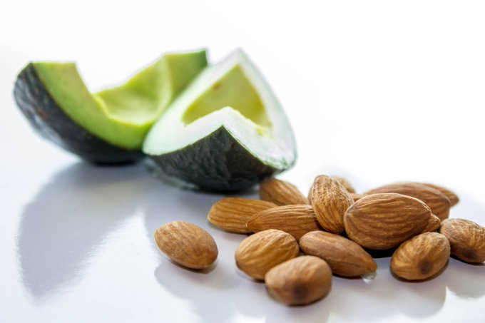 jcniyomugabo's tweet photo. To enhance your health and immunity in 2022, eat more of

1. Avocado
2. Garlic &amp; onions
3. Broccoli, sukuma wiki, cabbage
4. Mushrooms
5. Citrus fruit
6. Chia &amp; pumpkin seeds
7. Turmeric, ginger, cinnamon
8. Almonds &amp; Cashews
9. Carrots &amp; Beetroot
10. Green tea https://t.co/CELc6UULQq