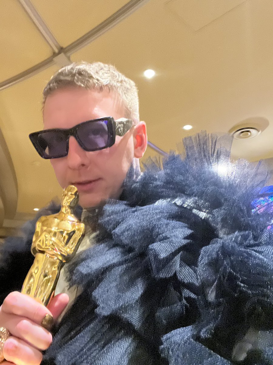 chris rock isn’t the only comedian will smith fisted at the oscars 😏🕳