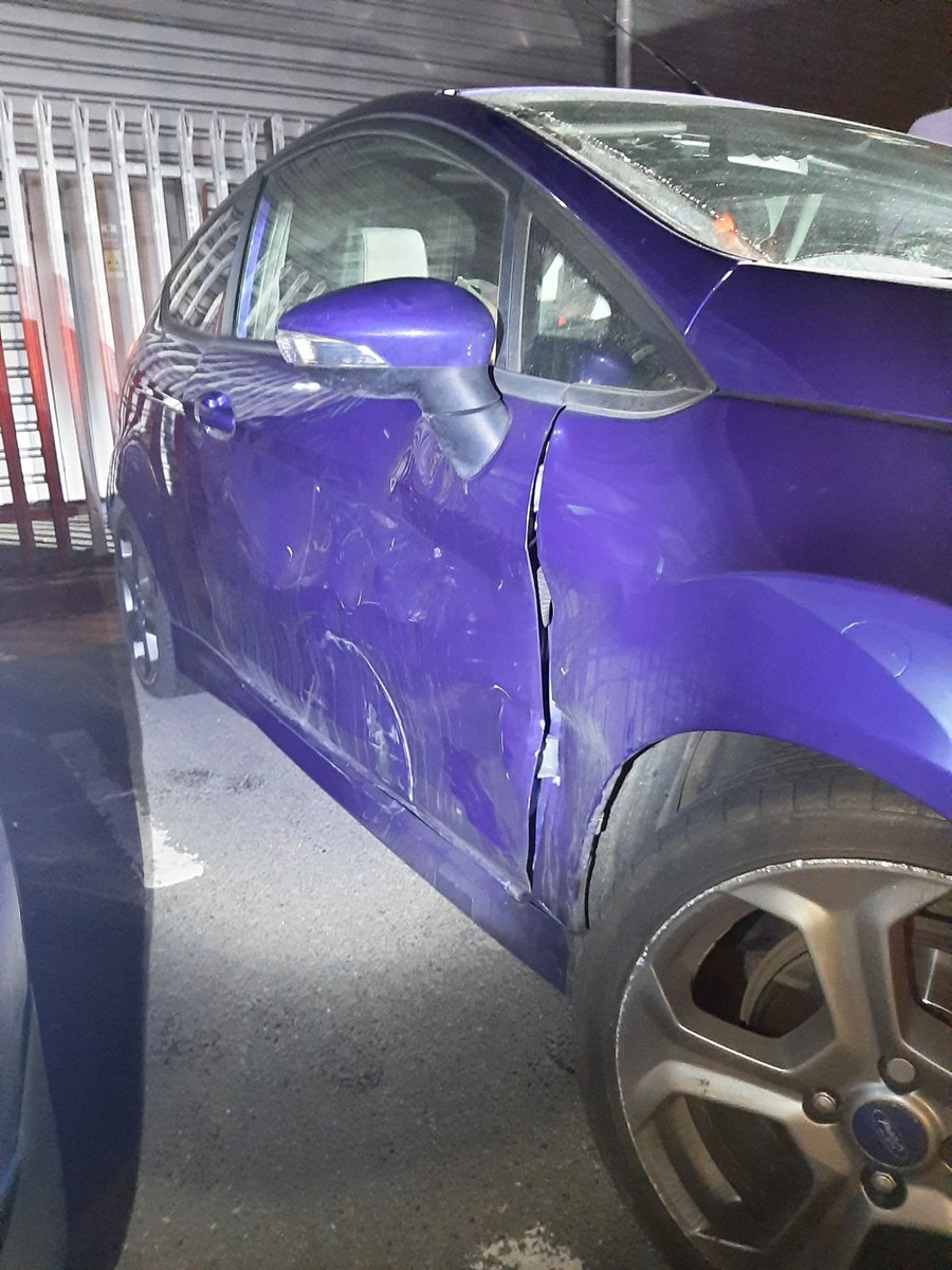 HantsPolRoads's tweet image. Great work  from @JOU_ArmedPolice &amp;amp; @HantsTVPolDogs last night. Vehicle seen to collide with central barrier on M3 M'way and continue up to speeds of 130mph.  Vehicle stopped, driver arrested for impairment.  Bald tyre space saver fitted but worst of all, 6yr old child on board!