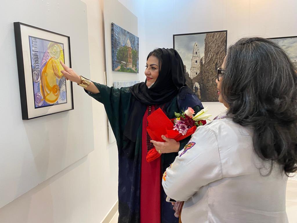 SabihaMajeed's tweet photo. Opening night, my solo at Synergy Art Hub thank you @HudaAlomar 💐💐🌈🥰#saudiartist #riyadhexhibition #art #mocksa #dqliving https://t.co/hMmxviJ5Rx