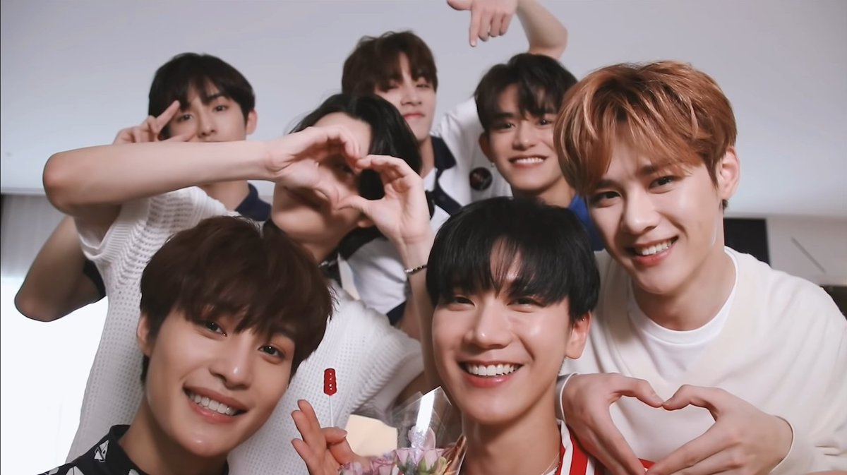 thatonewayzenni's tweet image. Random videos of wayv to make you smile :)
__
A thread