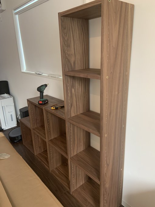 気分転換も兼ねて届いた棚を組み立ててみたった
電動ドリルがあるとやっぱり楽でいいですわね 