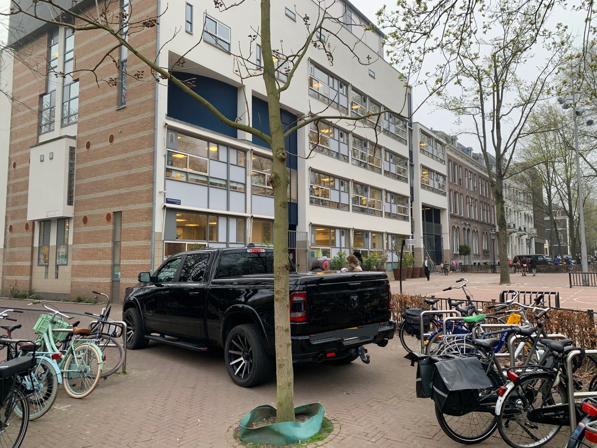 zeeger's tweet photo. “Hier voor het schoolplein kan ie wel” #ramchallenge https://t.co/TRNthFsJUO