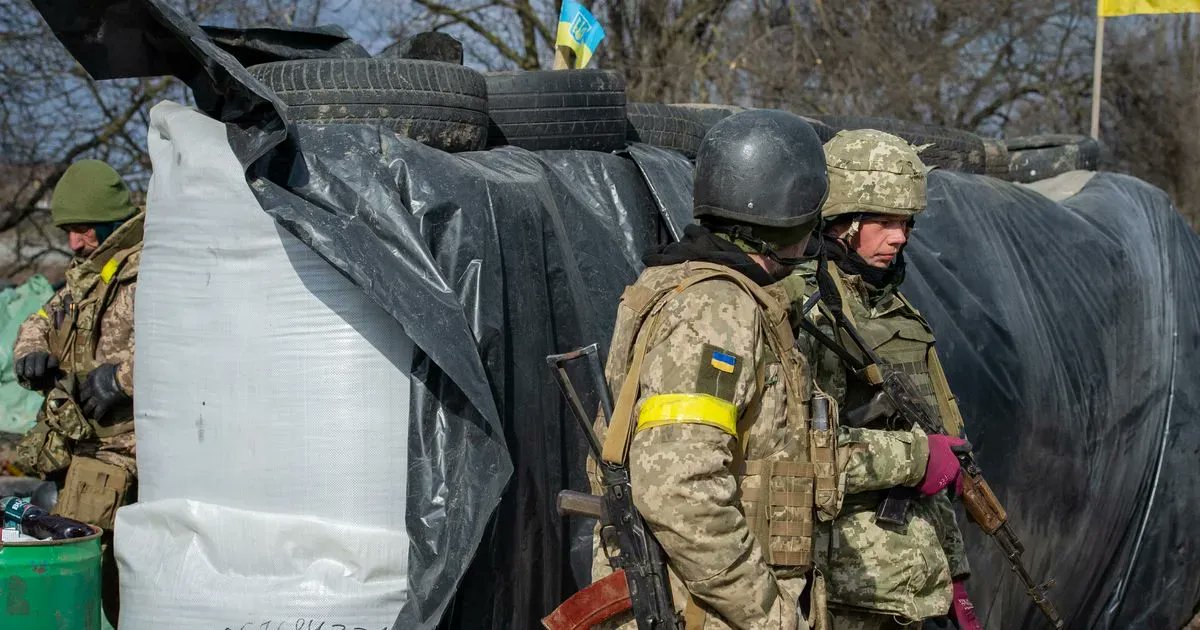 n_doeuk's tweet photo. L'Ukraine aurait recours à la solution de reconnaissance faciale Clearview AI, très controversée, pour reconnaître les soldats et espions russes ...  A situation exceptionnelle, moyens exceptionnels ?

Pour ou contre ?

#facialrecognition #AI #clearview

https://t.co/26ytWdnesX https://t.co/1Qr7cSb3rs