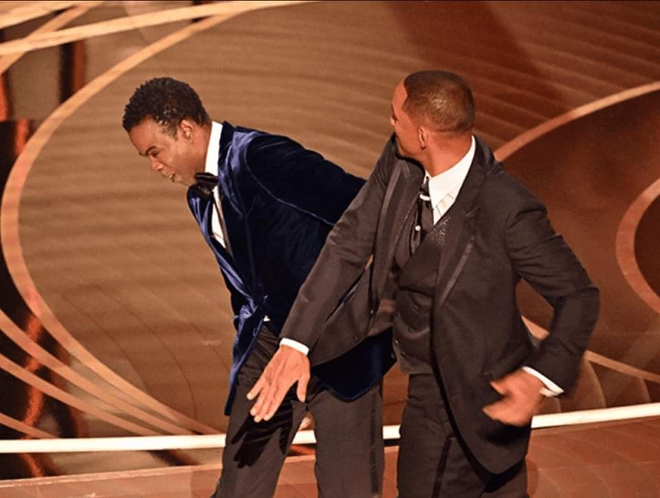 SDGsince1985's tweet photo. Non "È stata la mano di Dio" a infiammare la notte degli Oscar, ma quella di Will Smith sicuro.
#OscarNight https://t.co/4Y79UWuIBo