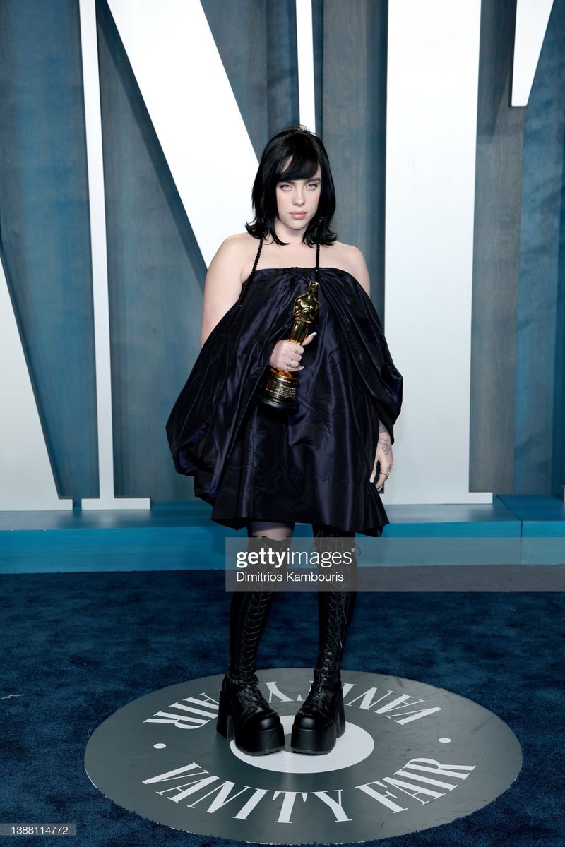 Billie absolutely stunning the red carpet at the Vanity Fair #Oscars party! Billie absolutely stunning the red carpet at the Vanity Fair #Oscars party!