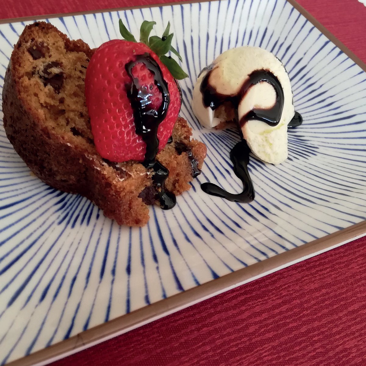 Hoy os damos a conocer la colección #Chambao de #Adrier 🍽 con un toque fresco y #mediterráneo 😋 Su gama incluye formas #redondas, #cuadradas y #rectangulares, tanto en versión #honda como #llana para añadir a la mesa luminosidad e impacto visual 👀 dlasl.es/es/wp-content/…