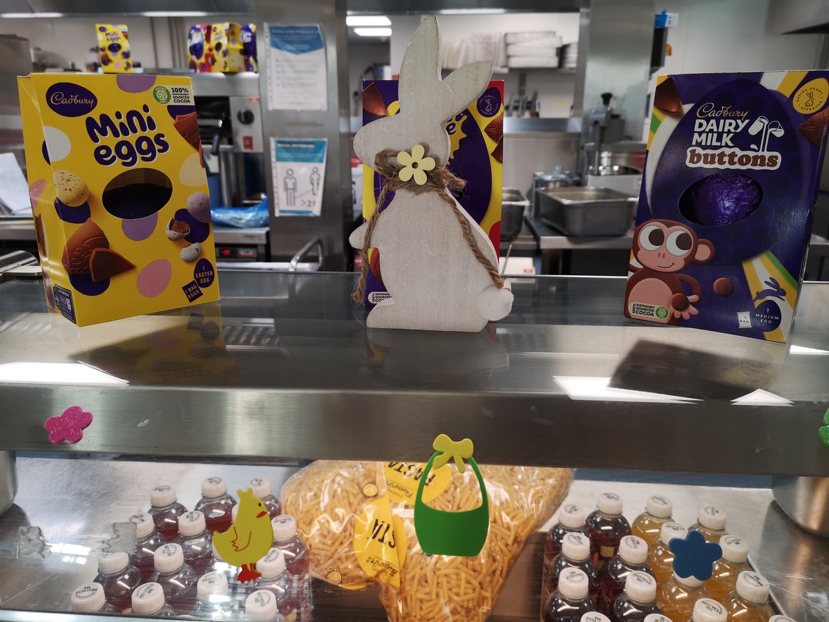 JackHuntElior's tweet photo. Who will win the eggs on Friday....... 🐇🐰🐇
#EasterTreats
#EasterEgg
@clairefb12 @Elior_Group @JackHuntSchool https://t.co/Ns0OaRmn3t