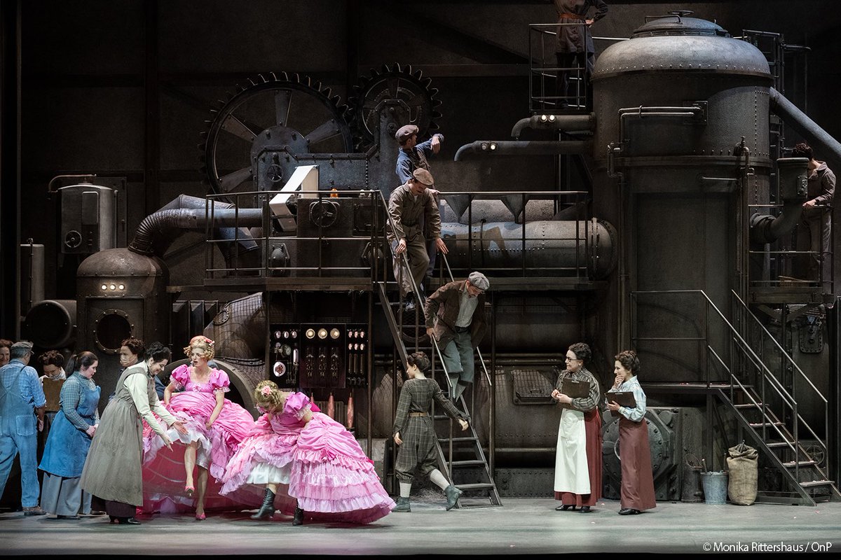 #Cendrillon
Retour sur l'opéra enchanté de Jules Massenet dans la mise en scène de Mariame Clément.📸🎶 
Prenez vos places dès maintenant pour le découvrir à l'Opéra Bastille : bit.ly/3IT2Fpj