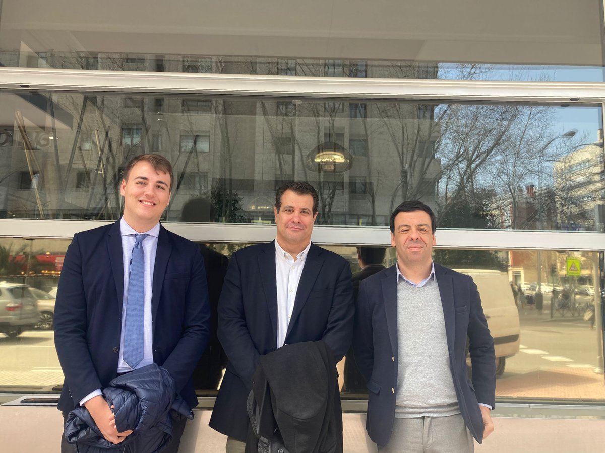 Madrid Aloja (@madridaloja) on Twitter photo Hoy, reunión con el presidente de <a href="/InstitutOstrom/">Institut Ostrom</a>, Eric Herrera ( <a href="/erichpunti/">Eric Herrera🗽🌐</a>), y el director de Programas, Guillem València (<a href="/valenciaguillem/">Guillem Valencia</a>), para analizar la actual situación de las #VUT de Madrid, así como su positivo impacto económico y social para la ciudad y el #turismo Hoy, reunión con el presidente de <a href="/InstitutOstrom/">Institut Ostrom</a>, Eric Herrera ( <a href="/erichpunti/">Eric Herrera🗽🌐</a>), y el director de Programas, Guillem València (<a href="/valenciaguillem/">Guillem Valencia</a>), para analizar la actual situación de las #VUT de Madrid, así como su positivo impacto económico y social para la ciudad y el #turismo