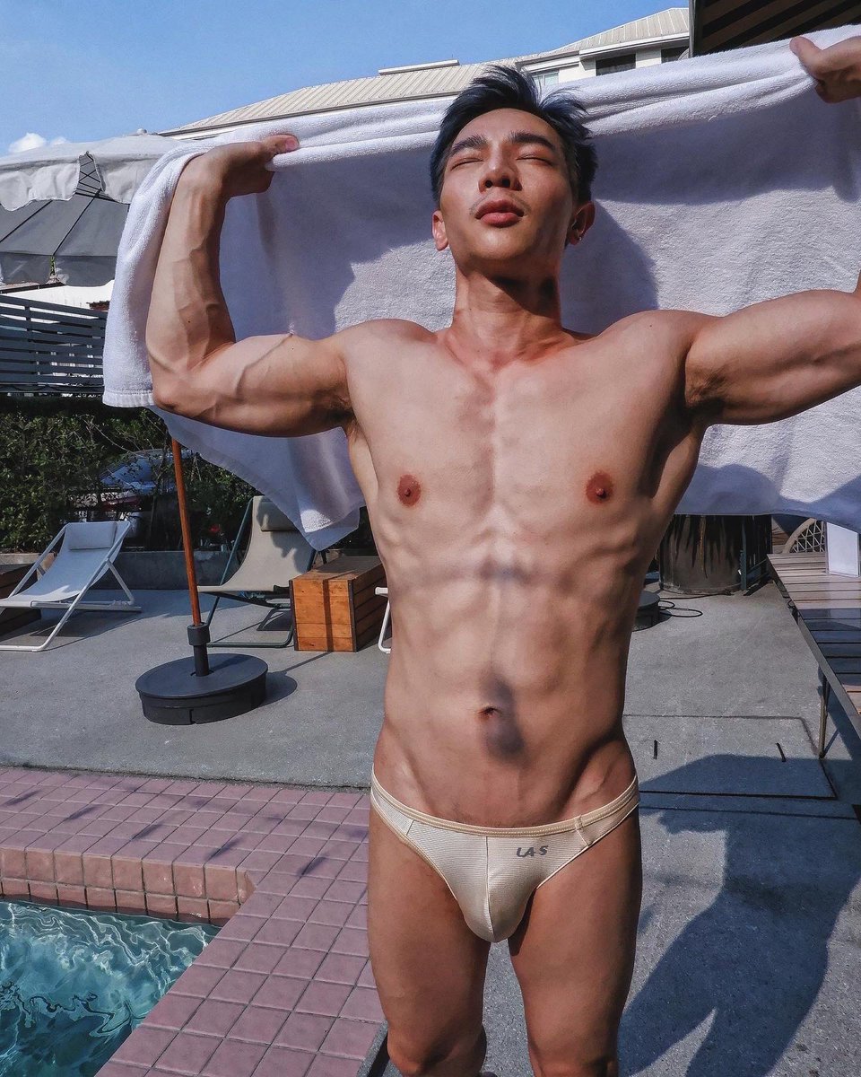 joe_kannapichh's tweet photo. จะเรียกว่า..ตกหลุมรักได้ไง
ในเมื่อเราเต็มใจลงไปเอง ใช่ม่ะ??
#iamsplash #splashguy https://t.co/330FTREI11