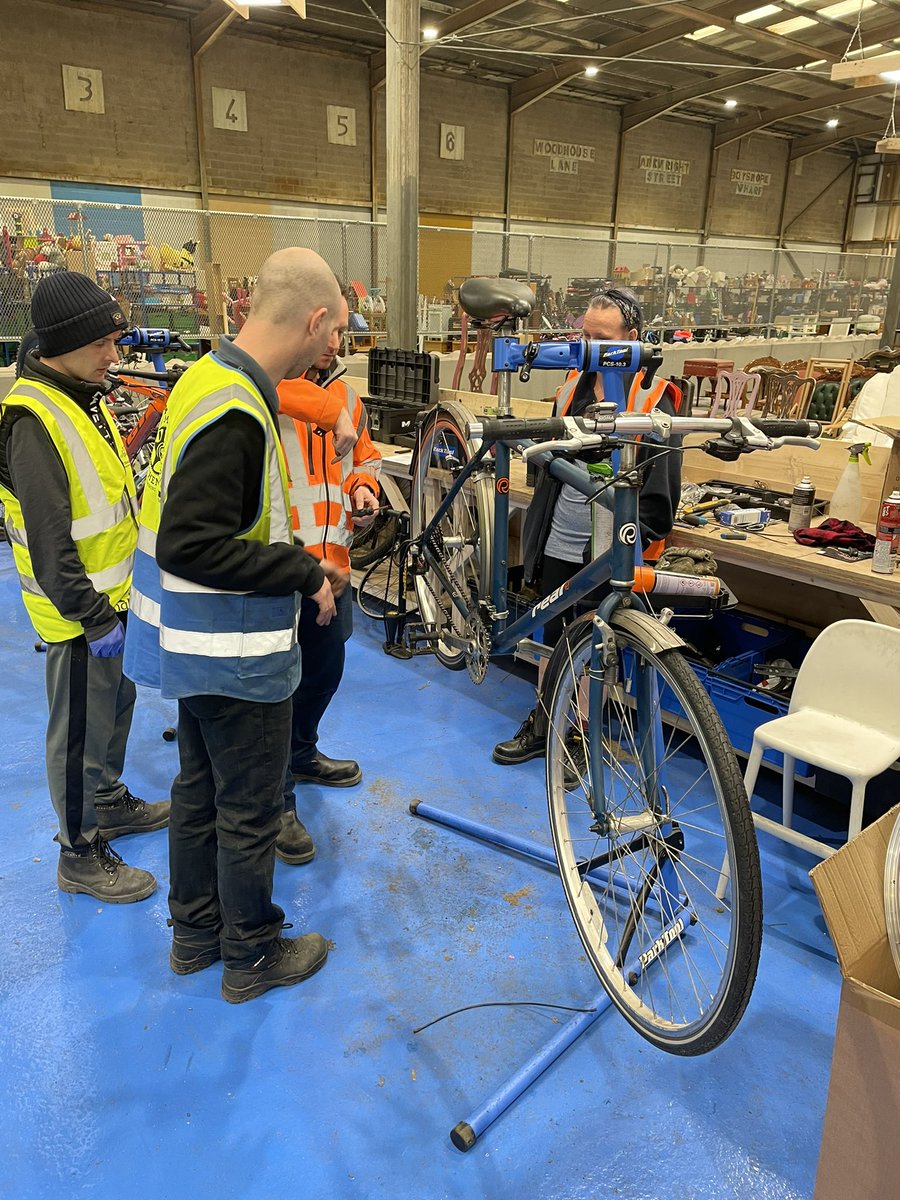 Great course at #renewhub for #renew and <a href="/suez/">SUEZ</a> staff as part of our #bigbikerevival project <a href="/CyclingUK_NW/">Cycling UK North West</a> <a href="/WeAreCyclingUK/">Cycling UK</a> <a href="/recycle4gm/">Recycle for Greater Manchester</a>