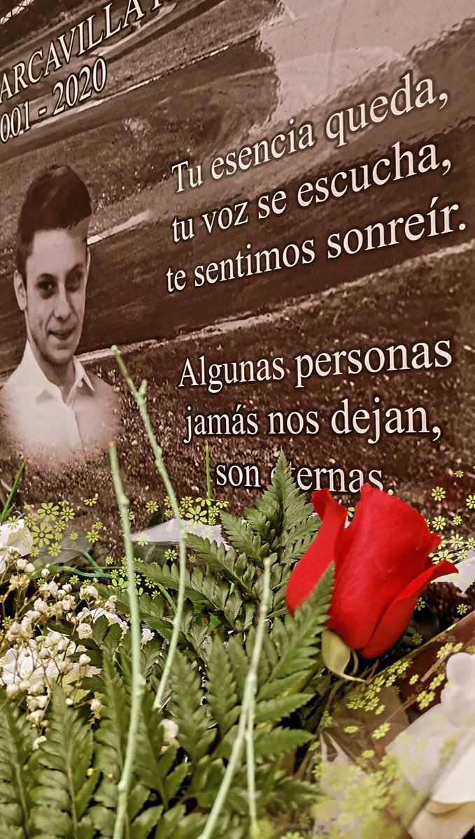GorjeGR's tweet photo. Días en los que vuelvo a la realidad, y me doy cuenta de todo lo que me haces falta, y todo lo que he dejado de vivir contigo. Días en los que se me quitan las ganas de seguir, pero a la vez me lleno de ganas de regalarte lo mejor de mi. Felcidades primo🖤. 21. https://t.co/ptvU5g1m5L