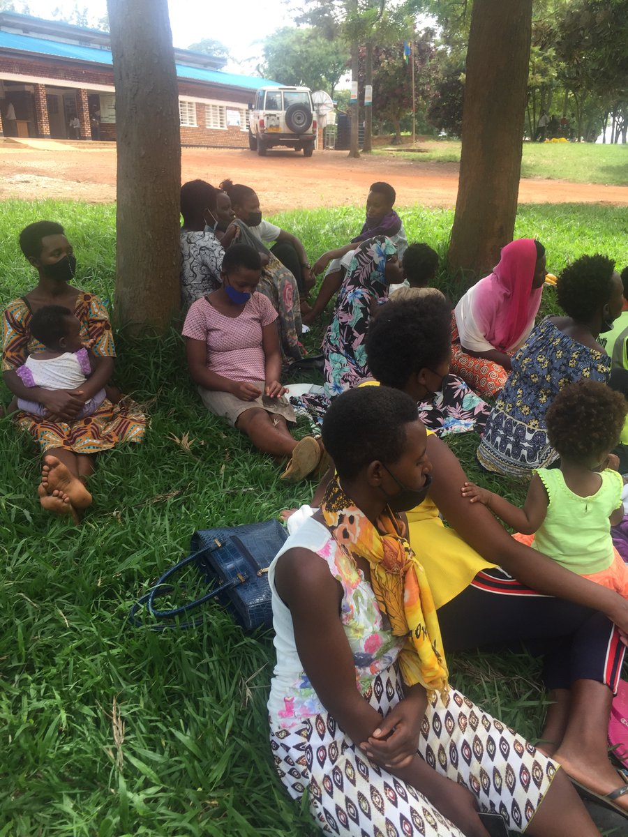 mumpefrank's tweet photo. Happening now: Under #LACSF-Promoting Access to Legal Aid for Youth @AJijukirwa is meeting with teen mothers Rwimiyaga Sector in @NyagatareDistr to discuss legal issues affecting them and break the silence to report the culprits @LegalAid_Rwanda https://t.co/ntCMDn7V4h
