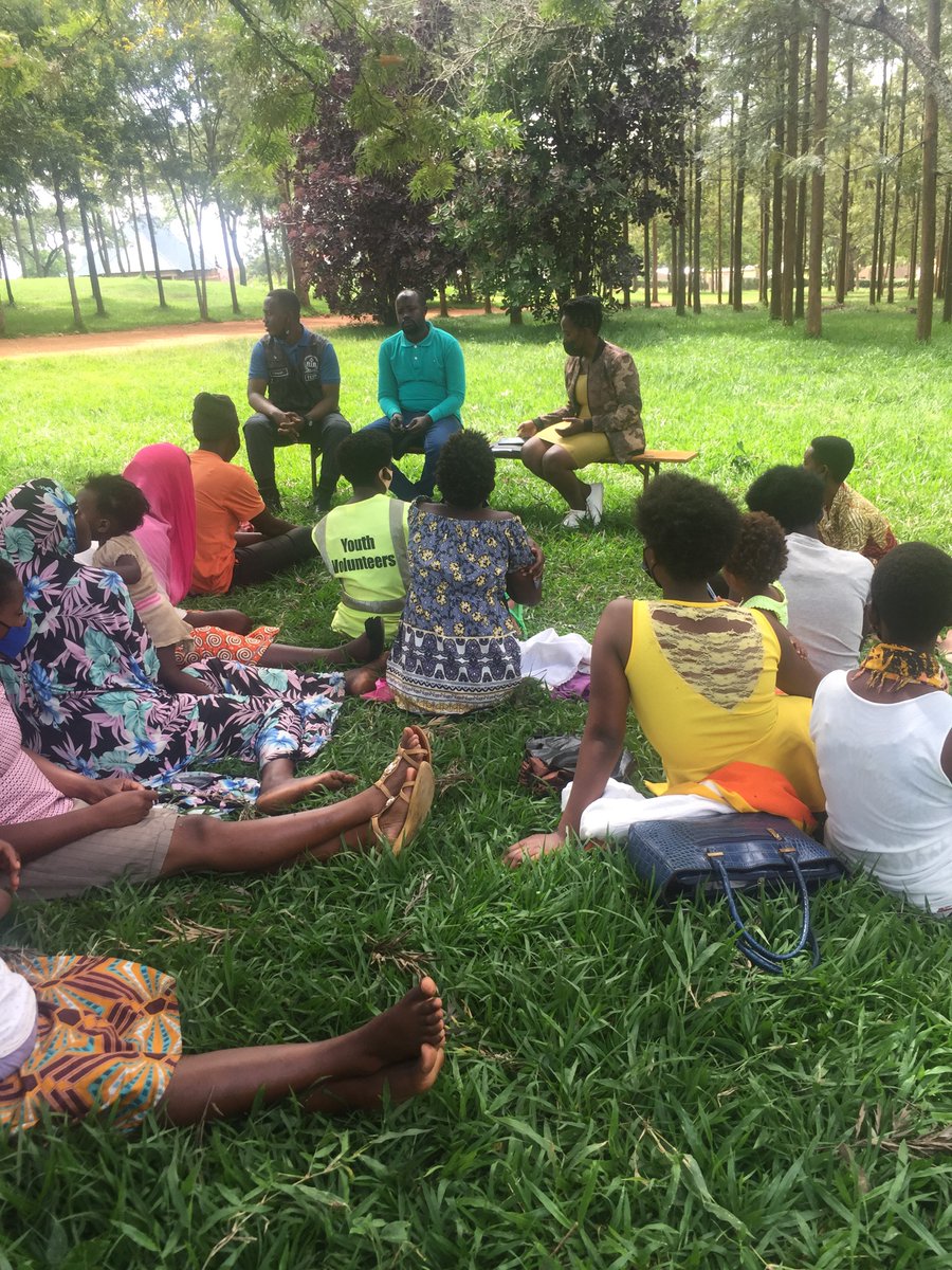 mumpefrank's tweet photo. Happening now: Under #LACSF-Promoting Access to Legal Aid for Youth @AJijukirwa is meeting with teen mothers Rwimiyaga Sector in @NyagatareDistr to discuss legal issues affecting them and break the silence to report the culprits @LegalAid_Rwanda https://t.co/ntCMDn7V4h