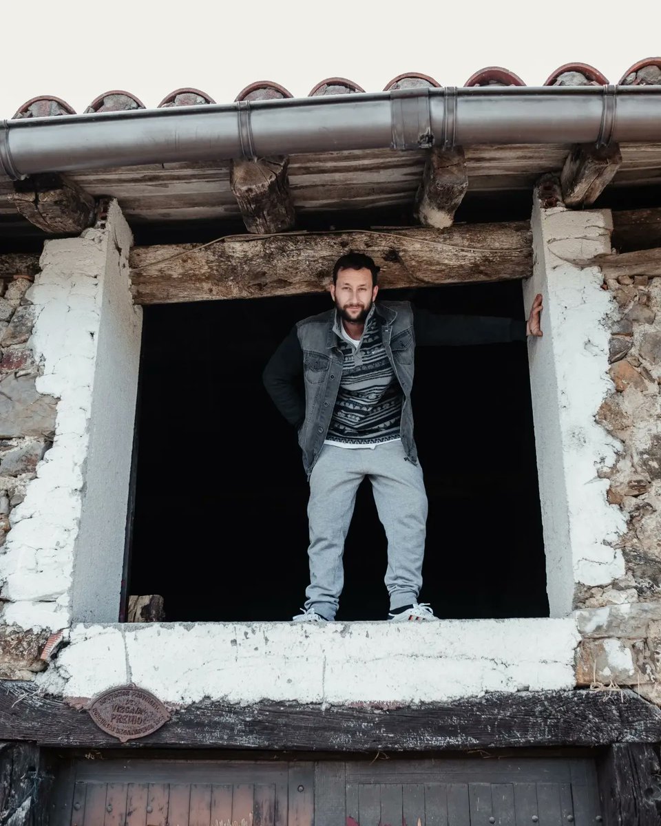 saiagoait's tweet photo. DISKA KALEAN DA! 🔥😱

Ohiko plataformetan entzungai duzue diska OSOA! Spotify, Youtube, Bandcamp...🌪️

Diska fisikoan erosteko, idatzi mezu bat sare sozialen DM bidez eta zure etxera bidaliko dizugu💌

Entzun eta zabaldu!

📷begipuntuan
"Lubakian" abestiaren bideoklip grabaketa https://t.co/DEsnZ2zCgf