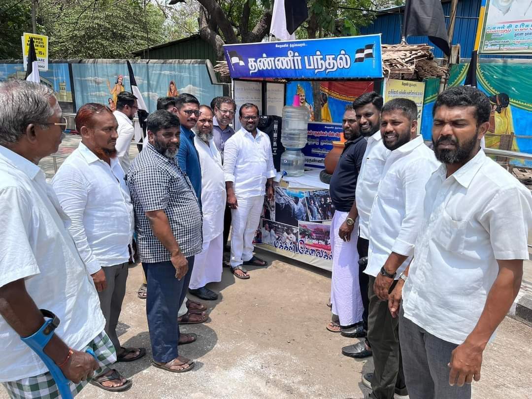 tmmkhqofficial's tweet photo. மத்திய சென்னை மாவட்டம் மனிதநேய மக்கள் கட்சியின் 14 ஆம் ஆண்டு துவக்க விழாவை முன்னிட்டு வில்லிவாக்கம் பகுதி 97 வது வட்ட மமக இளைஞரணி சார்பாக கொடியேற்றி தண்ணீர் பந்தல் திறப்பு மற்றும் மரக்கன்று நடுதல் நிகழ்ச்சி நடைபெற்றது.
#mmk14 #மமக https://t.co/0v69Qgzfol