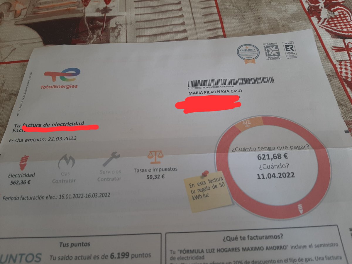 Factura de la luz de <a href="/TotalEnergies/">TotalEnergies</a> sin calefacción, para una trabajadora que no llega ni a mileurista, el periodo tan sólo utilizado puntualmente una estufa en ducha, resto a base de mantas para combatir el frío, que comemos mi hija menor y yo??? <a href="/sanchezcastejon/">Pedro Sánchez</a> <a href="/congreso/">congreso</a>