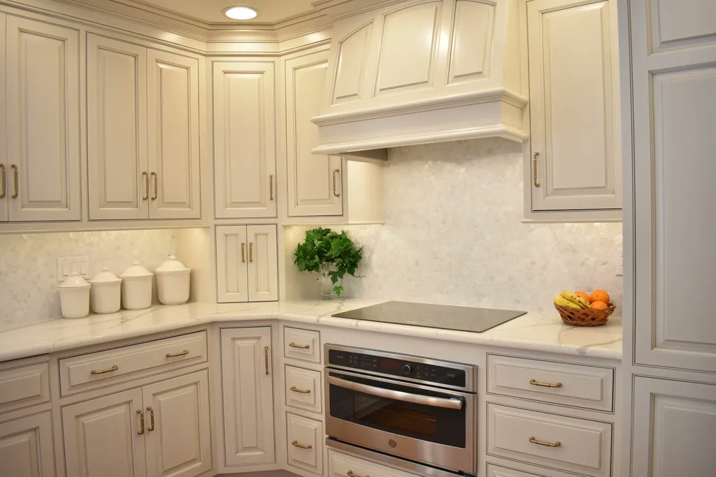 rm_kitchens's tweet photo. This range hood blends in nicely with the cabinetry.  #whitekitchens
#customkitchens #customkitchensincentralpa https://t.co/JUGjDQlLLb