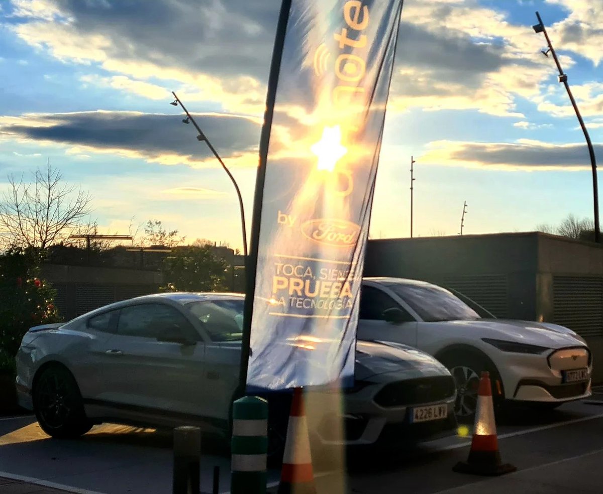 GonzacarFord's tweet photo. 🔝👏 Moitísimas grazas a todas as persoas que vos achegastes, nestas xornadas pasadas, polo noso #stand no @comercial_as para vivir toda unha experiencia @FordMustang 💪🏎 e pola nosa concesión do Polígono da #Agrela da #Coruña para aproveitar as ofertas dos nosos #FordDays! ✌🎉 https://t.co/elXpgPPKOL
