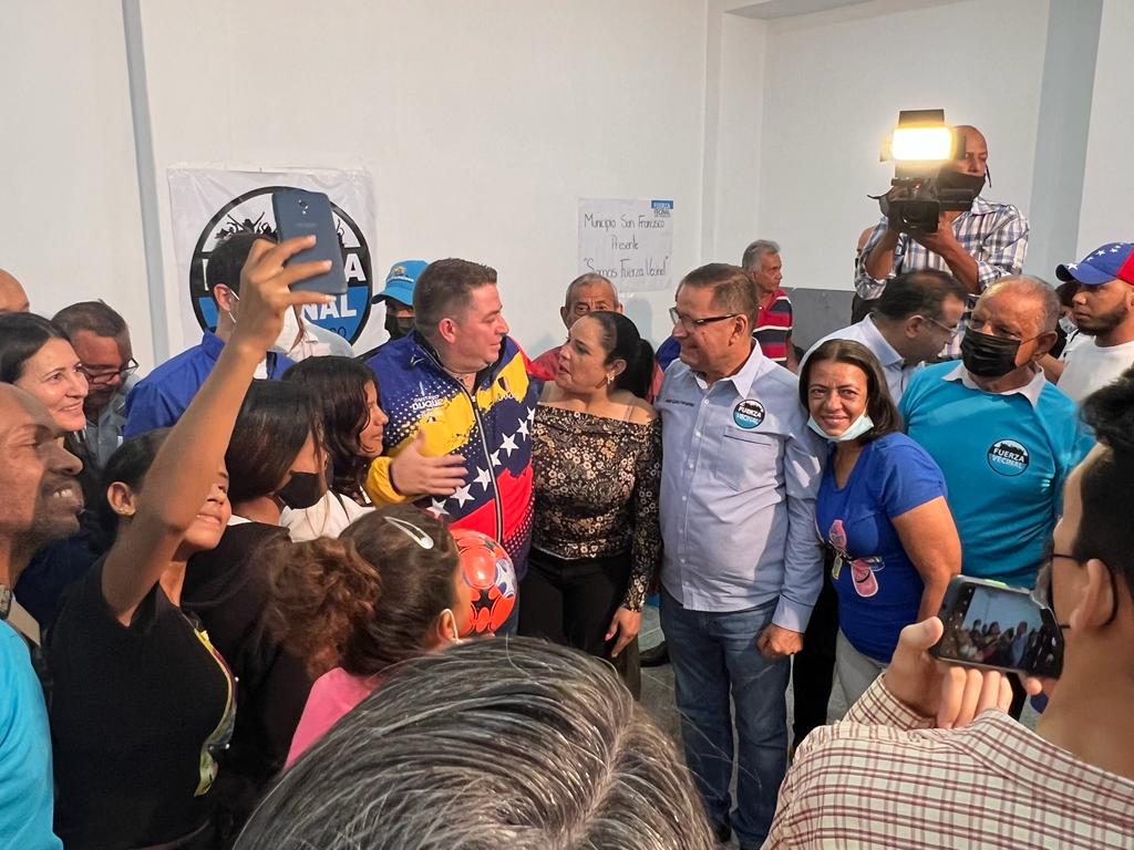 salvemoschacao's tweet photo. #Encomiable lucha de 
@duquegustavoS y @lafuerzavecinal para #ResetearOposicion y sé respete liderazgos locales y lograr #UnidadOpositora vía #Primarias
https://t.co/BRntNx9eGk @miguelnieto363 @Shithara @jlff63taz https://t.co/CVjXMORsm1