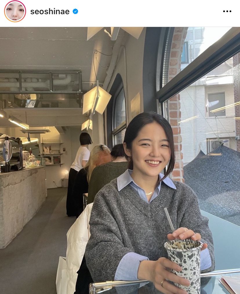 มีความสุขมากป้ะอีสัสนี่ ลูกกุหายไปเลยเป็นปีแต่มึงมานั่งตอแหลยิ้มแฉ่งทั้งที่ทำลายชีวิตคนๆนึง อีซอชินเอมึงปิดเม้นให้ได้ตลอดนะอิควาย