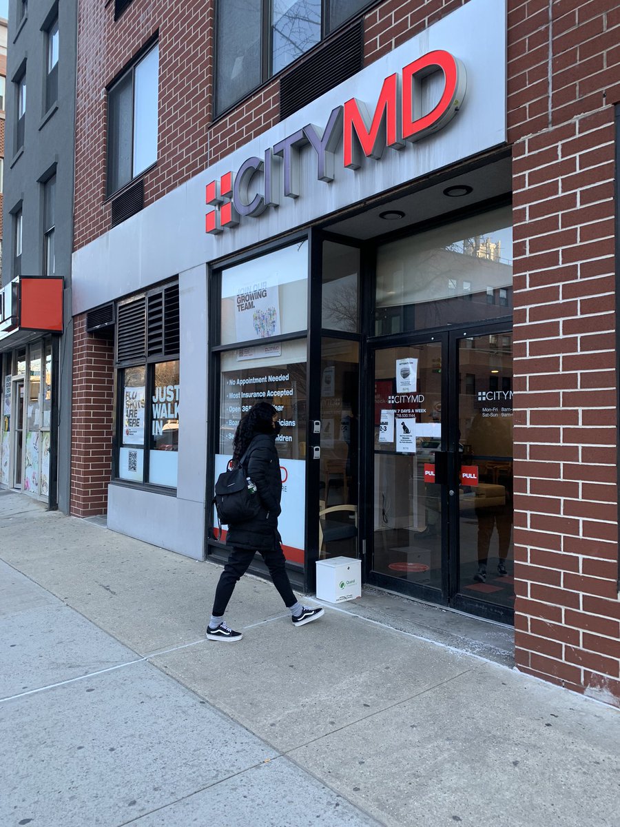 8:01am Boerum Hill 1 person entering and one person already inside.