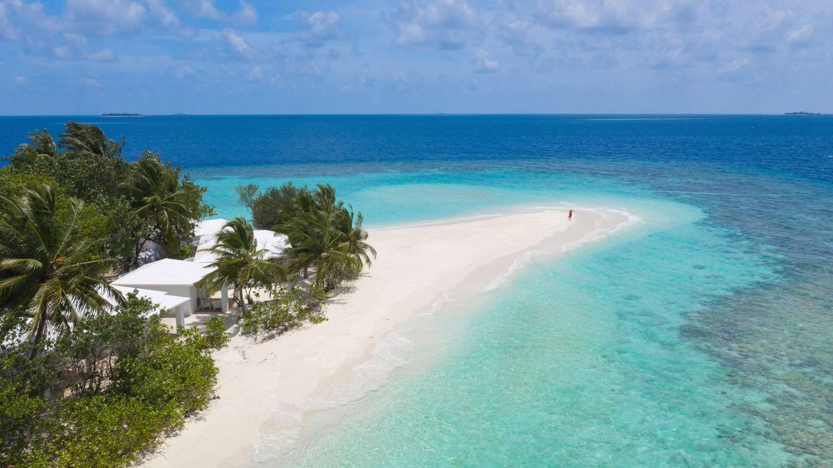 All-inclusive Maldives resort from £1999pp. View the offer>> bit.ly/BathalaOffer Sandies Bathala is a charming, modern resort with a stunning house reef and great location for diving.