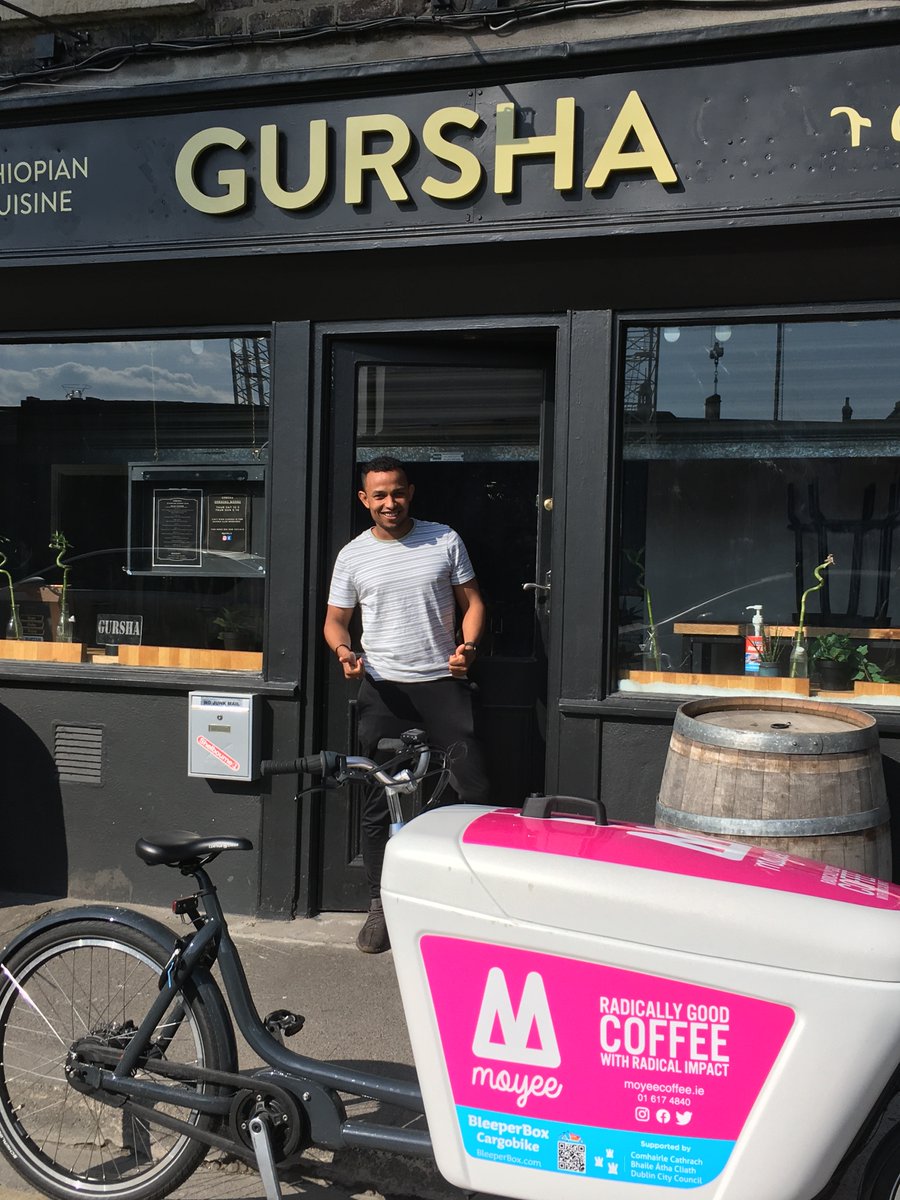 MoyeeCoffeeUKIE's tweet photo. Just a couple of our Friday #emissionfree deliveries with our @BleeperActive #PinkMachine eCargo bike!  #RadicallyGoodCoffee https://t.co/vDaH8apLcC